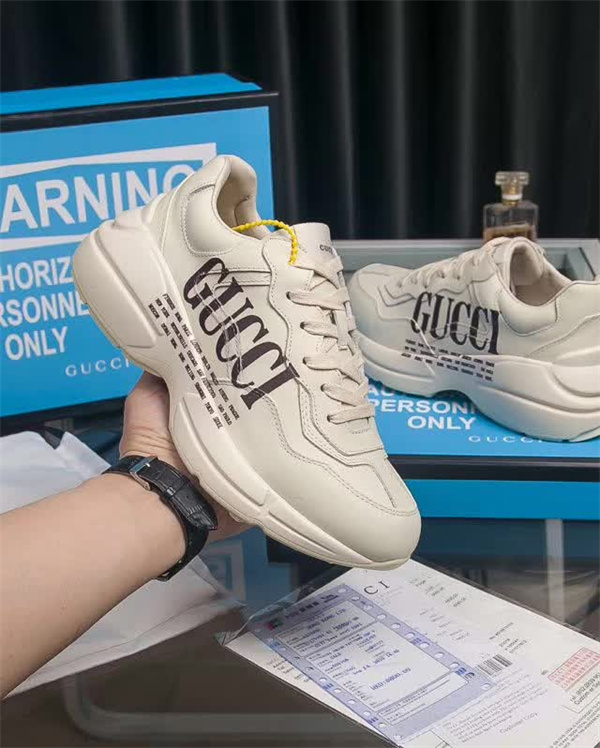 Gucci Clunky Sneaker-098