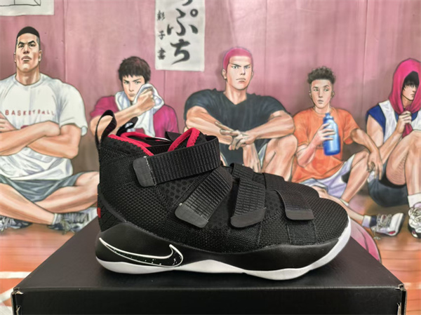 LEBRON SOLDIER 11-0005