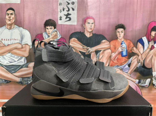 LEBRON SOLDIER 11-0006