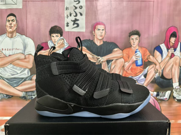 LEBRON SOLDIER 11-0007