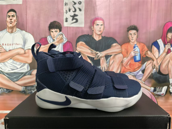 LEBRON SOLDIER 11-0008
