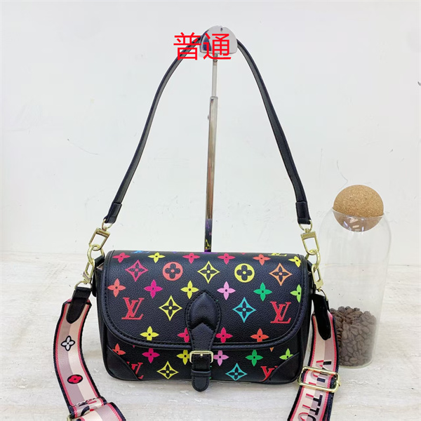 LV small bag-0884