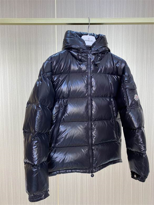 Moncler Down Jacket-M-041