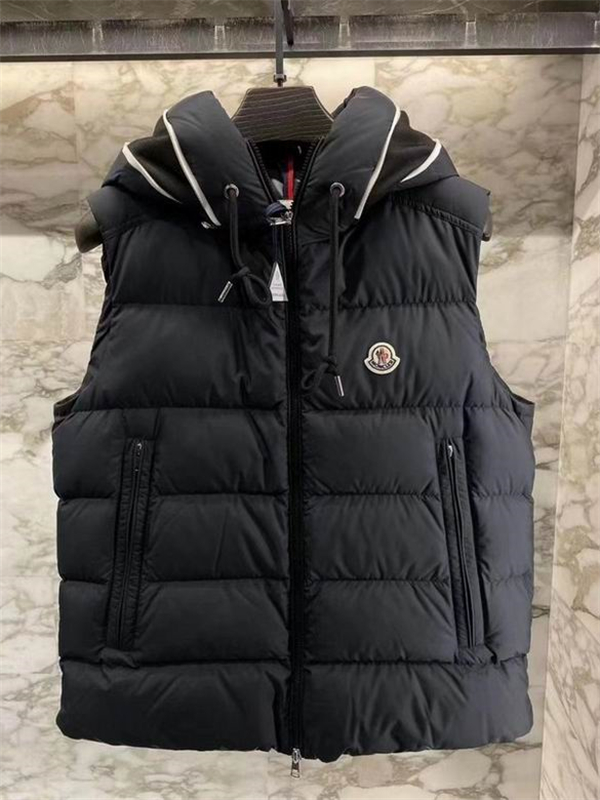 Moncler Down Jacket-M-085