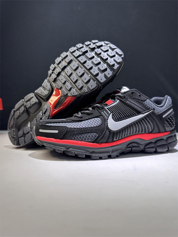 Nike ZOOM VOMERO 5-M-0007
