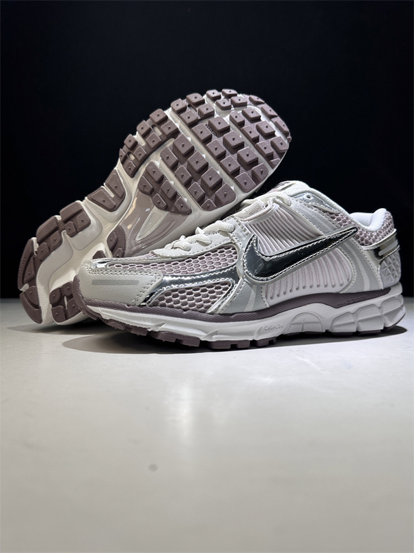 Nike ZOOM VOMERO 5-M-0008