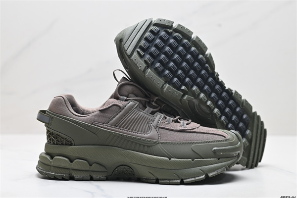 Nike ZOOM VOMERO 5-W-0011