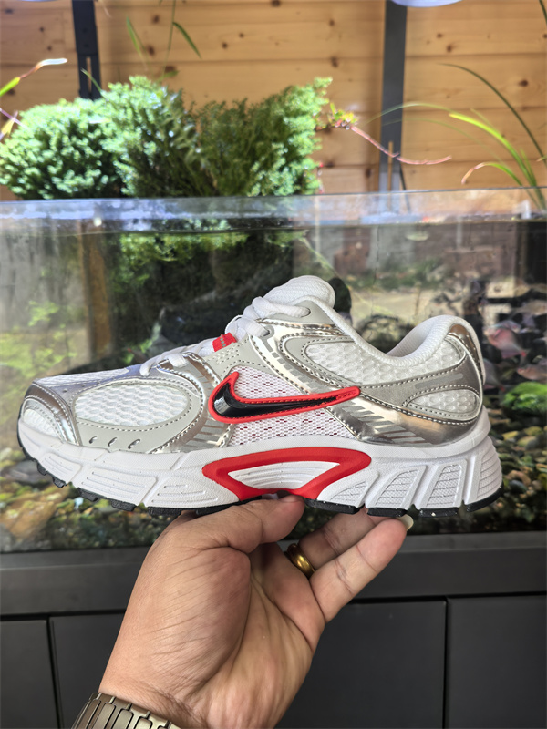 Nike ZOOM VOMERO 5-M-0019