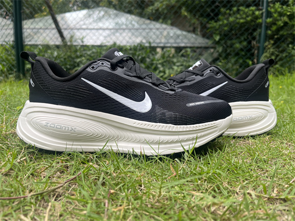 Nike ZOOM VOMERO 5-W-0031
