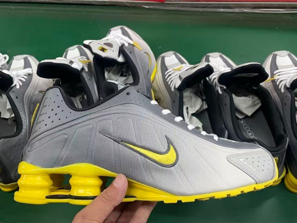 Shox R4-W-0070
