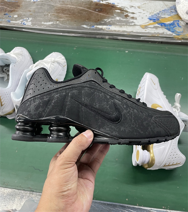 Shox R4-M-0040